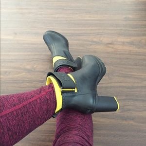 Sorel Medina waterproof rain boots, size 9.